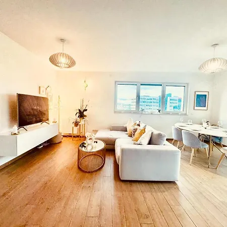 Apartment Luxury Two Bedrooms Flat-gasp80